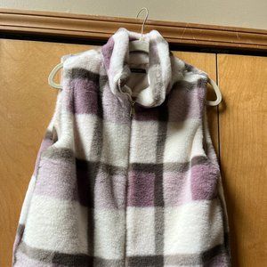 DO EVERYTHING IN LOVE - PLAID FAUX FUR VEST - one size fits most - 0-14